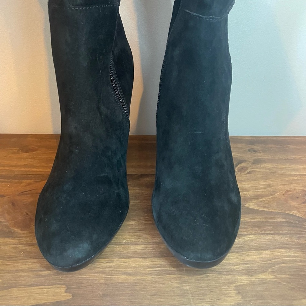 Le Chateau Elegant Black Suede Heeled Boots - Picture 6 of 16